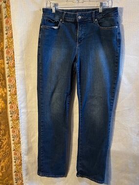 Lift and tuck technology Straight jeans